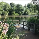 Heathrow Airport Bedfont Lakes 2 Bedroom Apartment