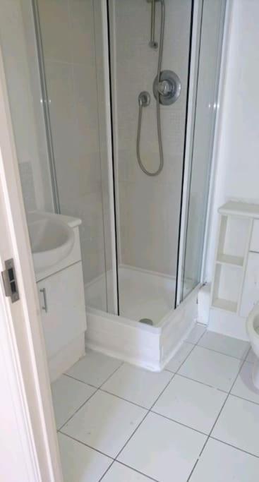Apartment Heathrow Airport Bedfont Lakes 2 Bedroom