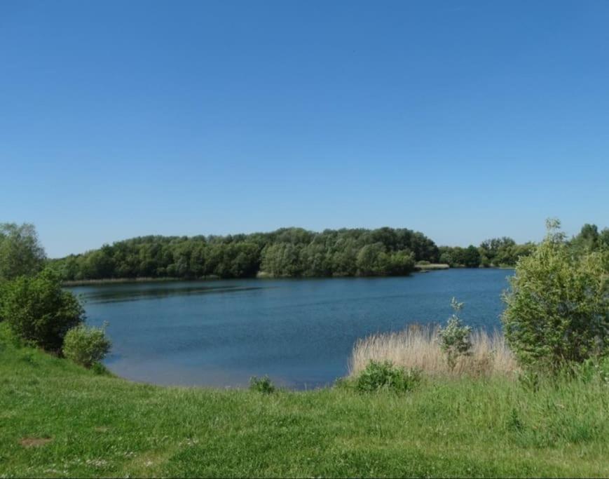 Apartment Heathrow Airport Bedfont Lakes 2 Bedroom *