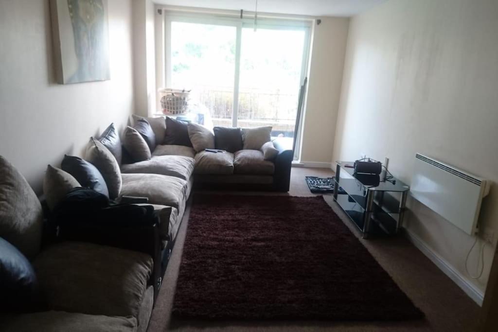 Heathrow Airport Bedfont Lakes 2 Bedroom Apartment