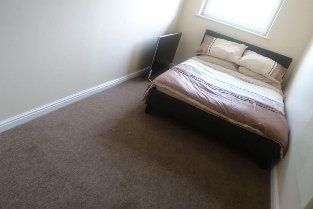 Apartment Heathrow Airport Bedfont Lakes 2 Bedroom London