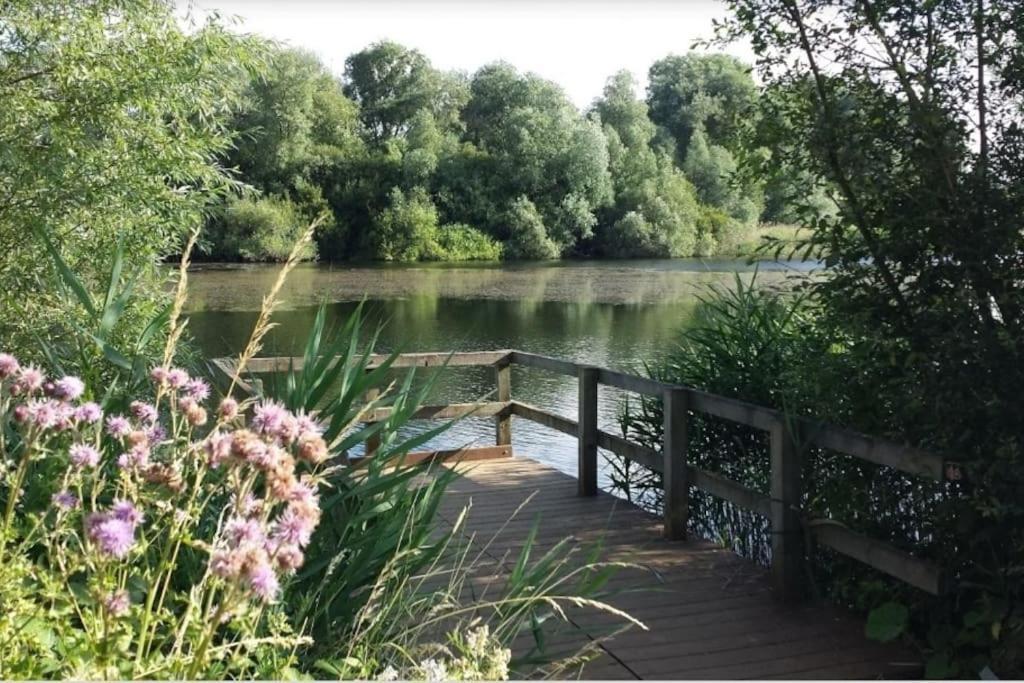 Heathrow Airport Bedfont Lakes 2 Bedroom *